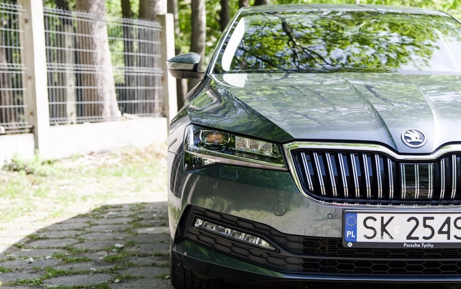 Skoda Superb cena 106899 przebieg: 59000, rok produkcji 2019 z Gozdnica małe 172